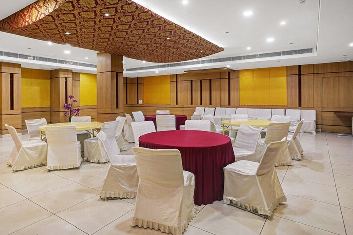 Ballroom/Hall 32 of 38