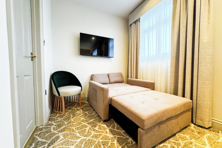Room 40 of 99