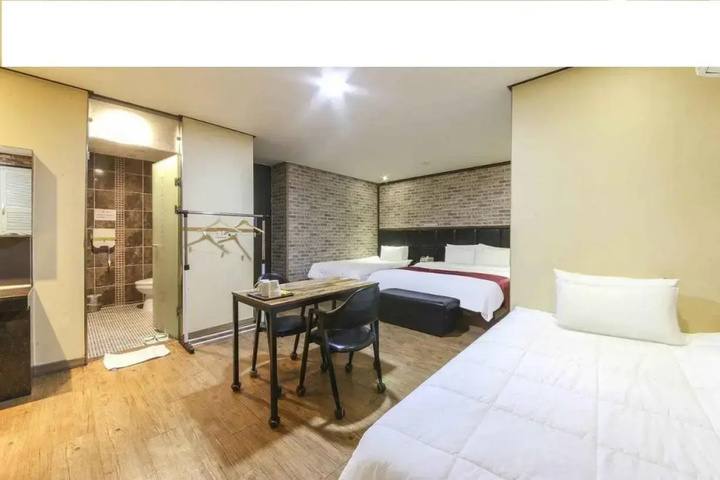 Room 16 of 26