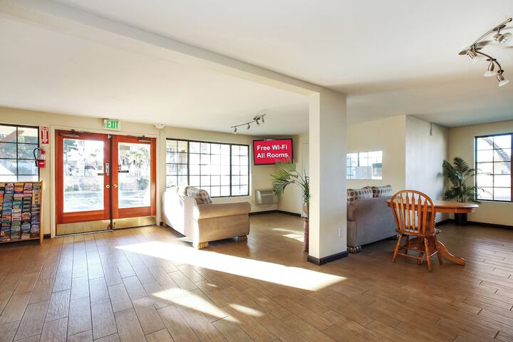 Entrance & Lobby