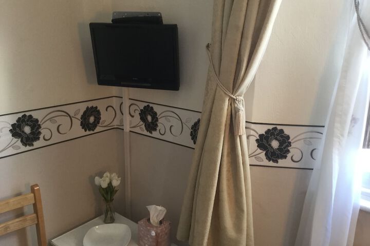 Room 6 of 32