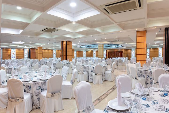 Ballroom/Hall 17 of 21