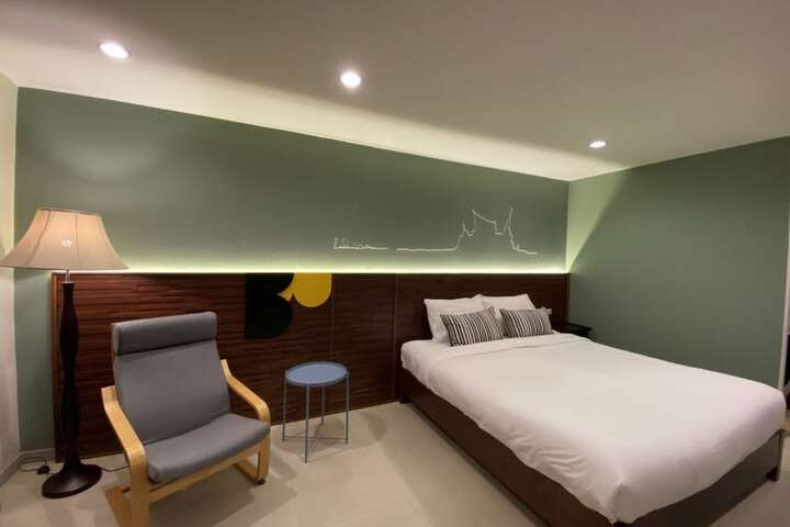 Room 7 of 32