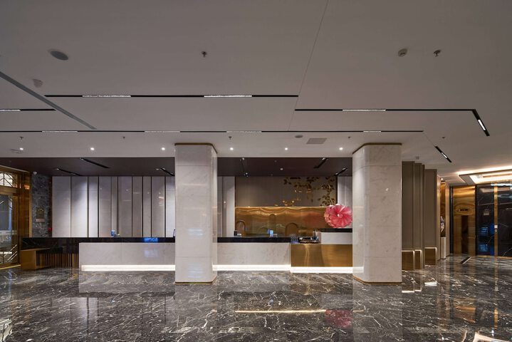 Entrance & Lobby