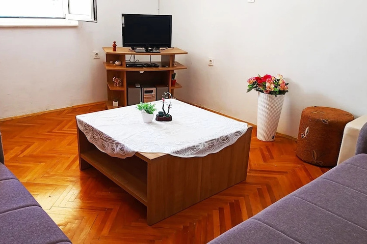 Room 4 of 25