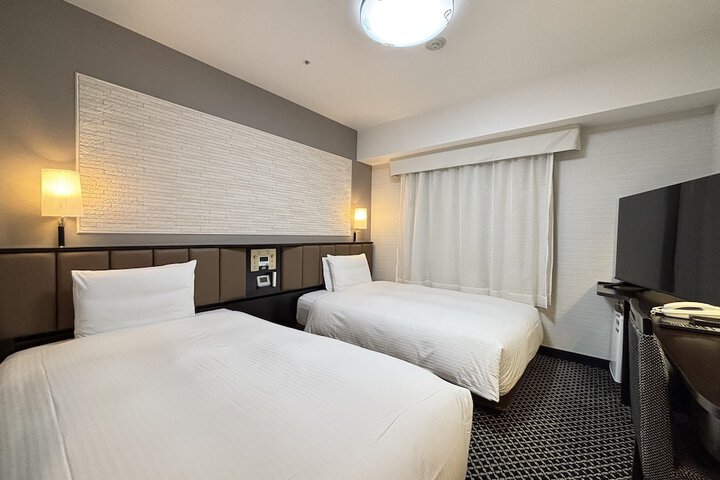 Room 4 of 13