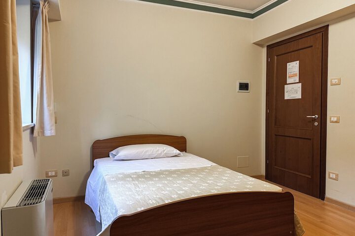 Room 5 of 24