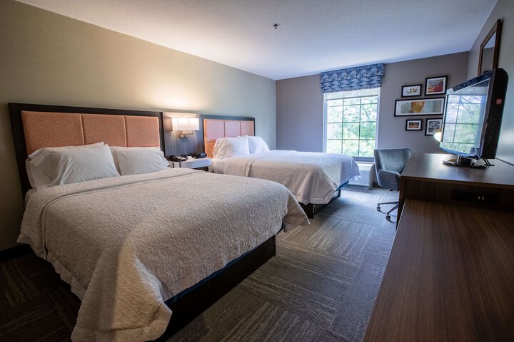2 Queen Beds (1 of 5)