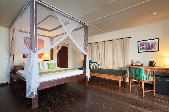 Room 5 of 20