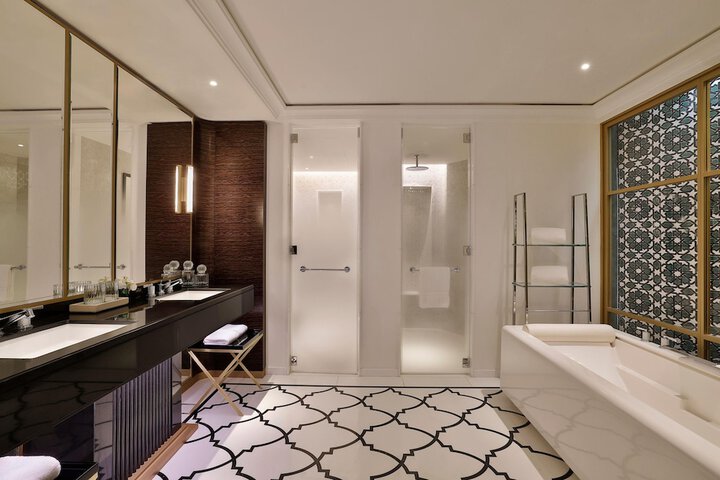 Room 42 of 61