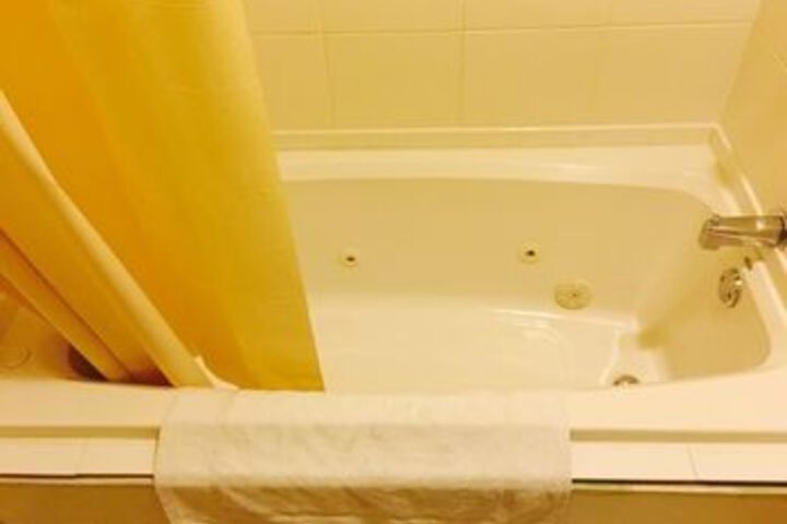 Room 4 of 13