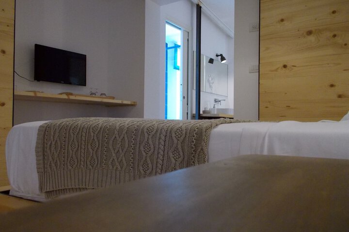 Room 7 of 12