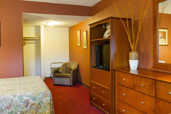 Room 8 of 80