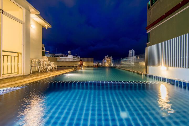 Hotel with Pool