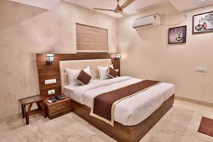 Fabhotel Prime Candle Wood