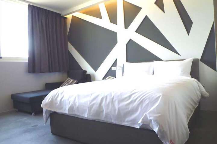 Room 28 of 118