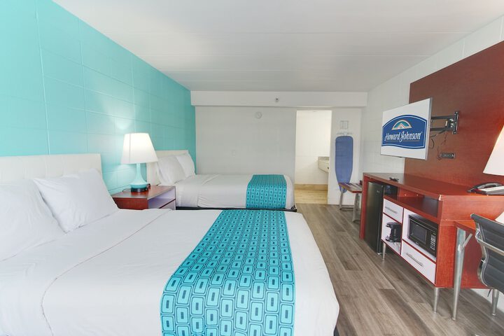 2 Double Beds (8 of 12)