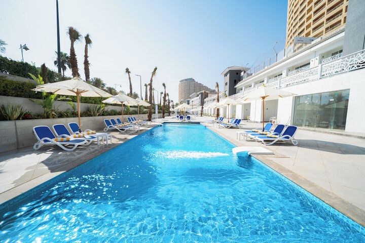 Pool 53 of 83