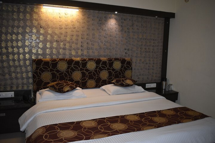 Room 7 of 27