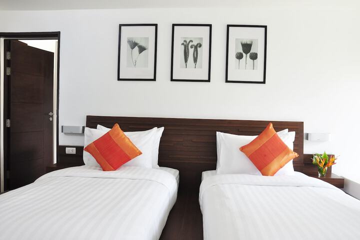 Room 11 of 29