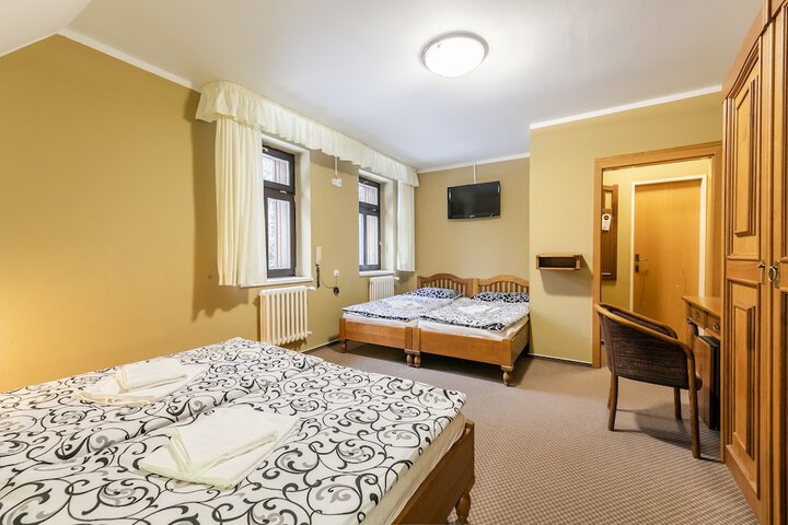 Room 6 of 128