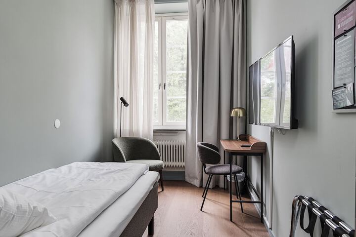 Room 25 of 184