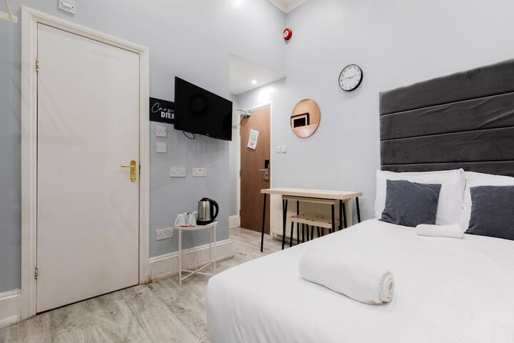 Room 25 of 146