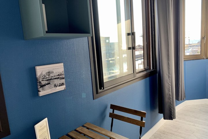 Room 6 of 77