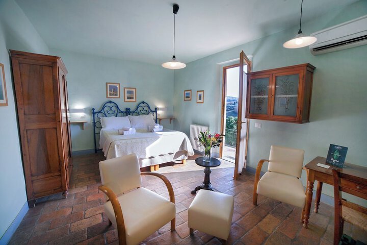 Room 3 of 86
