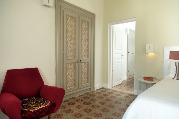Room 12 of 74