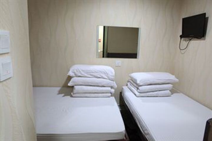 Room 8 of 44