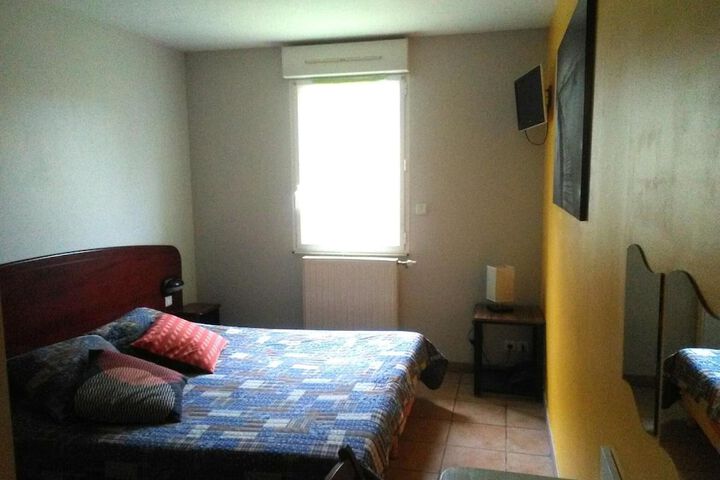 Room 5 of 18