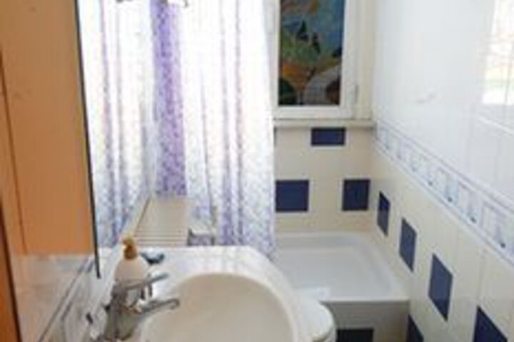 Room 2 of 37
