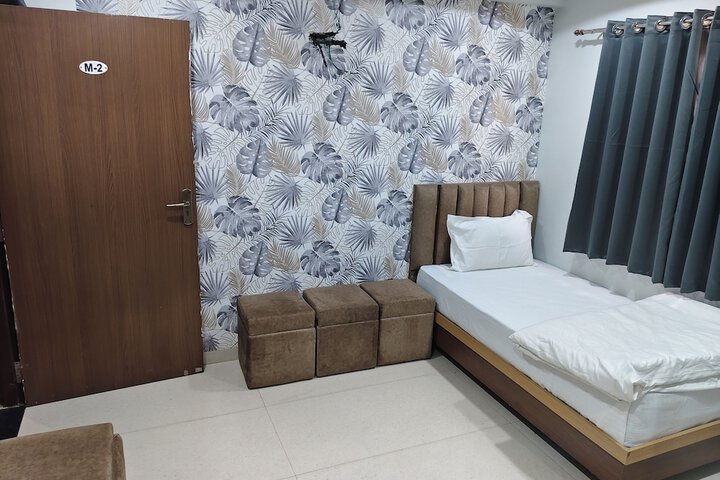 Room 32 of 69