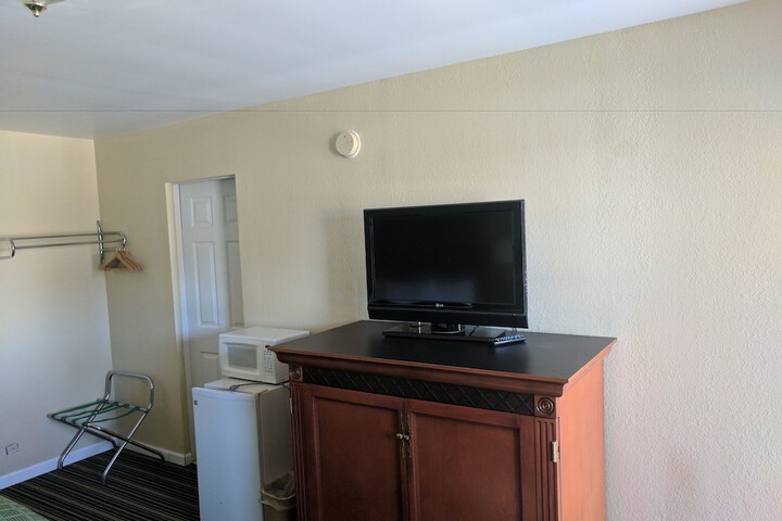Room 7 of 18
