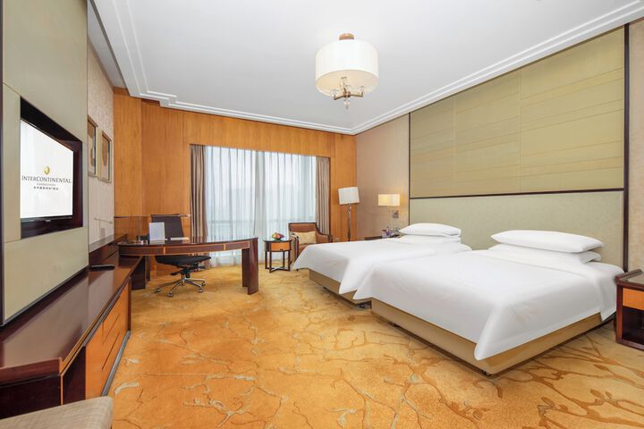 Room 34 of 105
