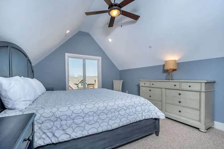 Room 4 of 18