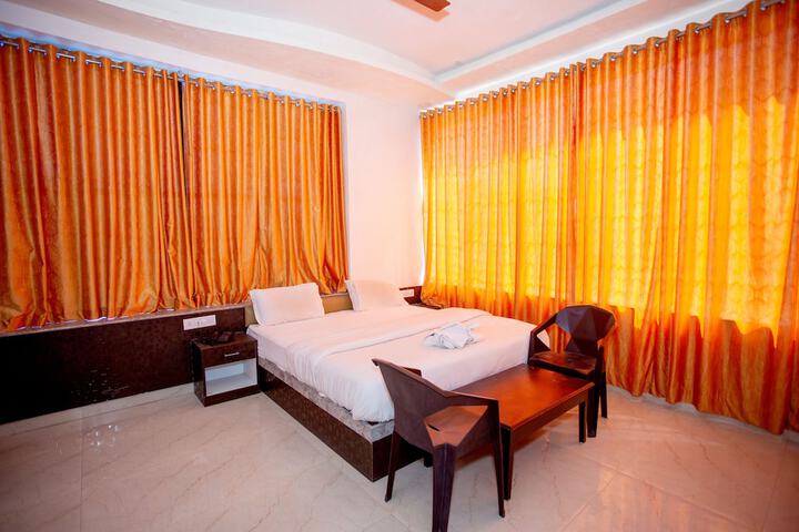 Room 4 of 30