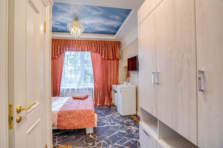 Room 10 of 24