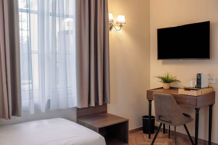 Room 25 of 115