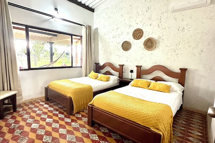 Room 4 of 27