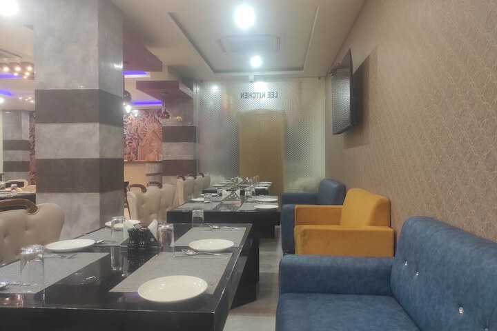 Dining 8 of 13