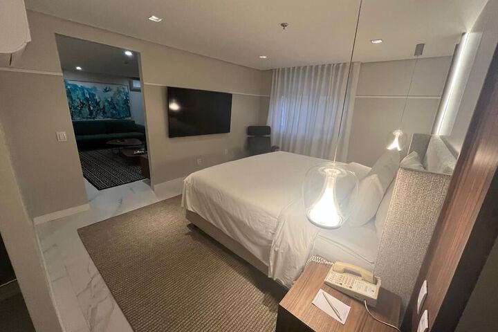 Room 25 of 100