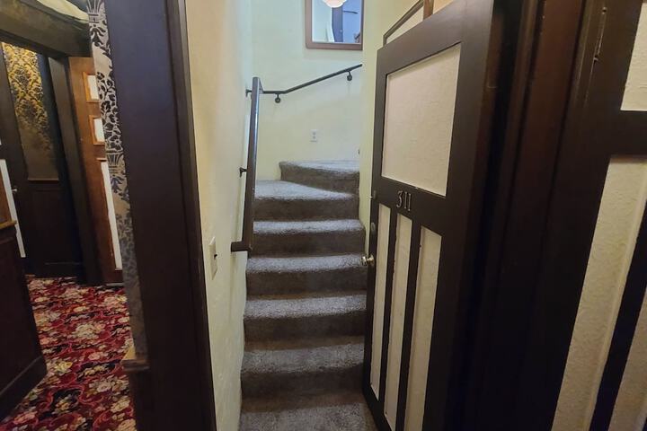 Room 42 of 104