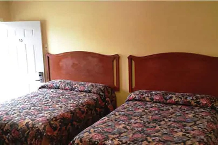 2 Double Beds