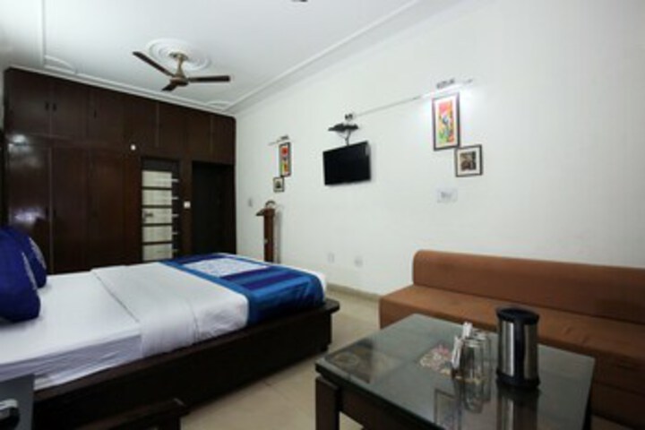 Room 12 of 25