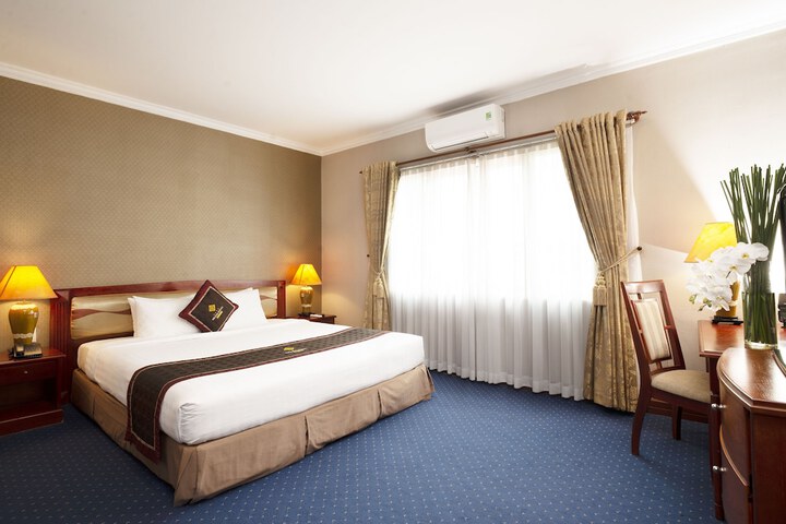 Room 8 of 42