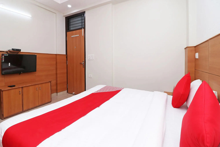 OYO 28087 Hotel Aerosky
