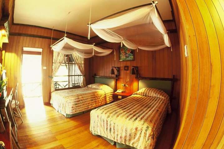 Room 18 of 122