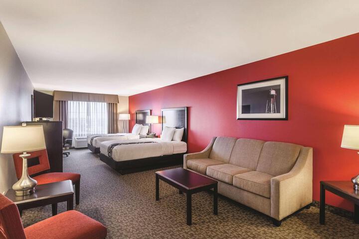 2 Queen Beds Accessible with Roll in Shower (5 of 11)